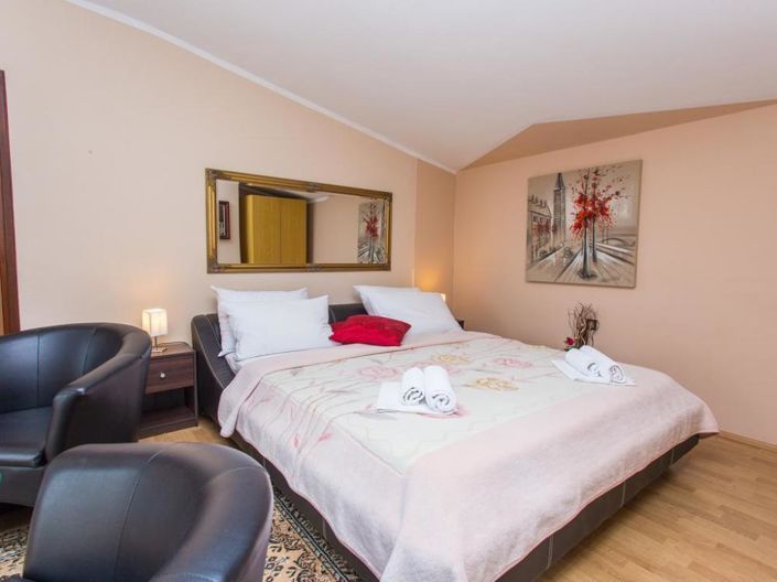 Image No.11-24 Bed Property for sale