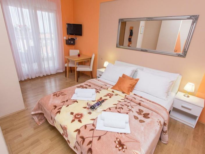 Image No.13-24 Bed Property for sale