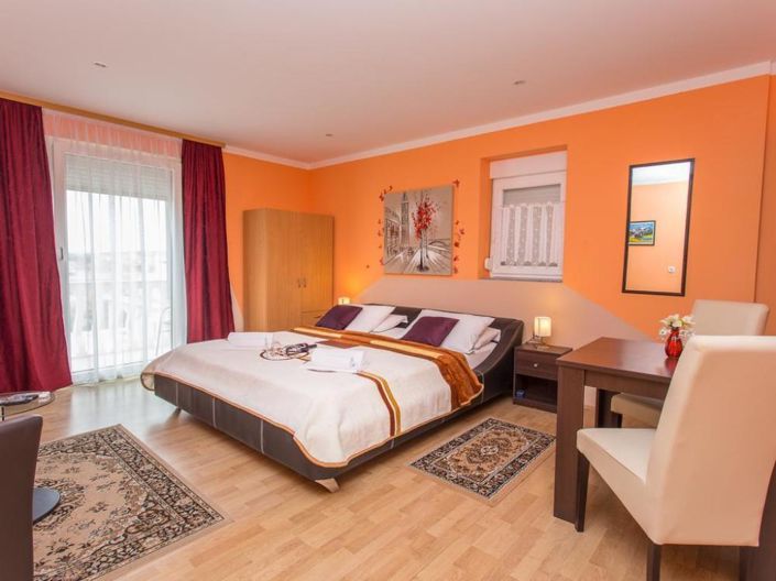 Image No.7-24 Bed Property for sale