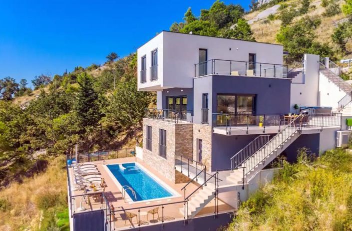 Image No.6-4 Bed Property for sale