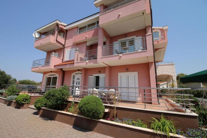 Image No.1-10 Bed Property for sale