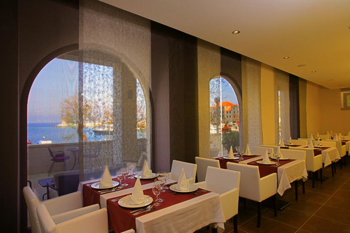 Image No.10-28 Bed Property for sale