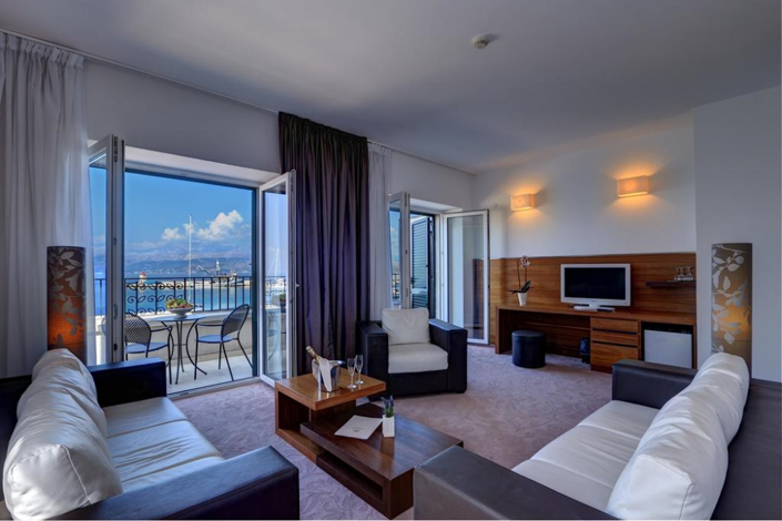 Image No.12-28 Bed Property for sale