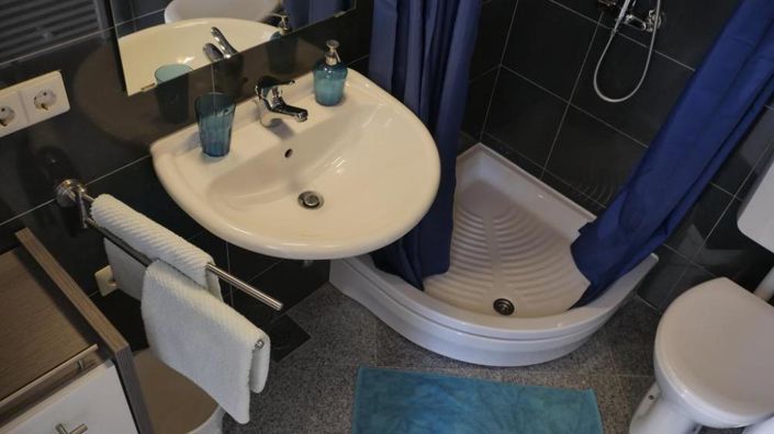 Image No.12-8 Bed Property for sale