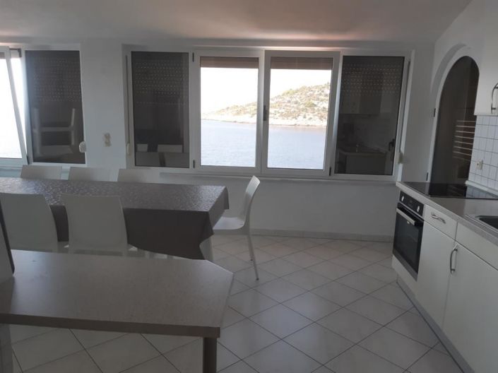 Image No.13-8 Bed Property for sale