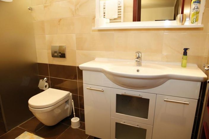 Image No.8-9 Bed Property for sale