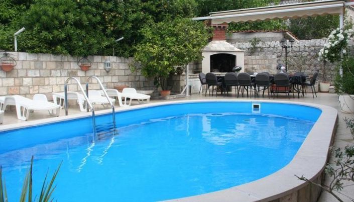 Image No.17-8 Bed Property for sale