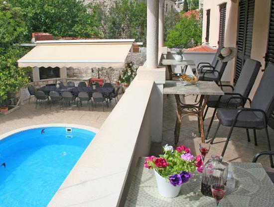 Image No.18-8 Bed Property for sale