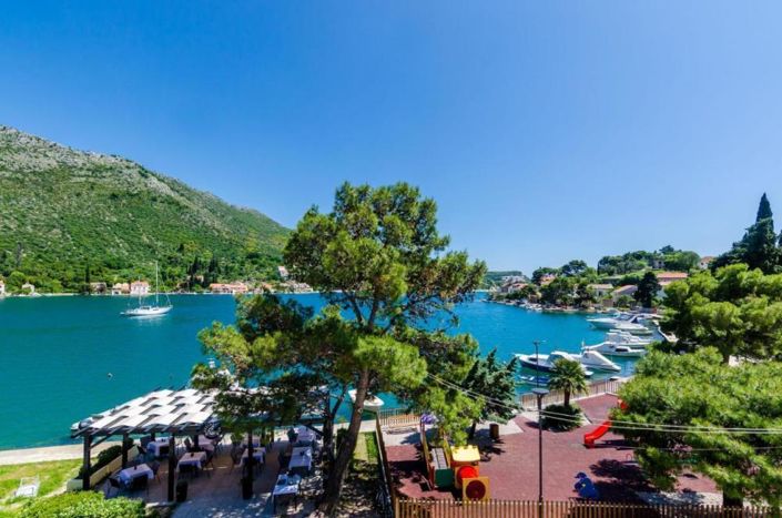 Image No.21-8 Bed Property for sale