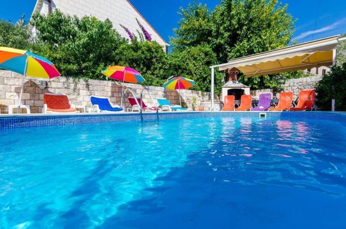 Image No.4-8 Bed Property for sale