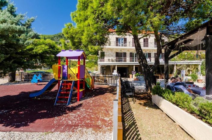 Image No.9-8 Bed Property for sale