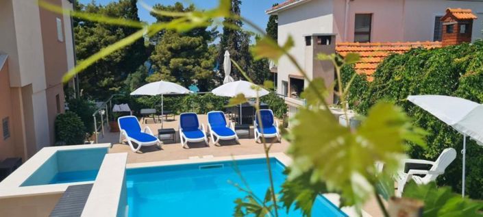 Image No.1-6 Bed Property for sale