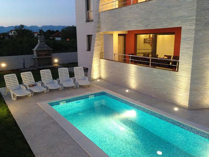 Image No.15-6 Bed Property for sale