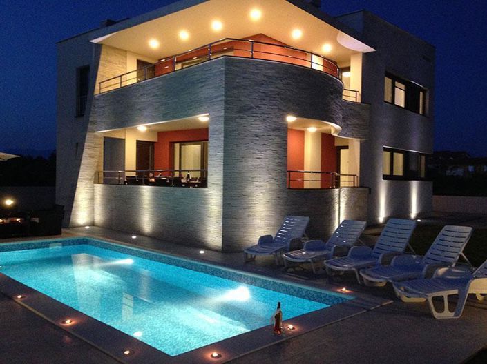 Image No.2-6 Bed Property for sale