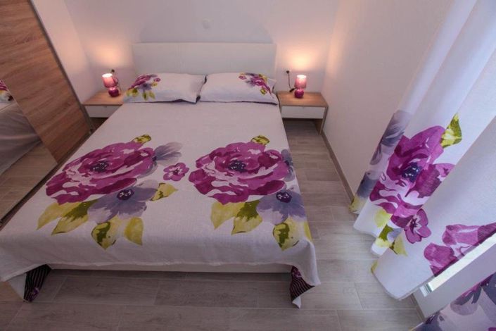 Image No.11-10 Bed Property for sale