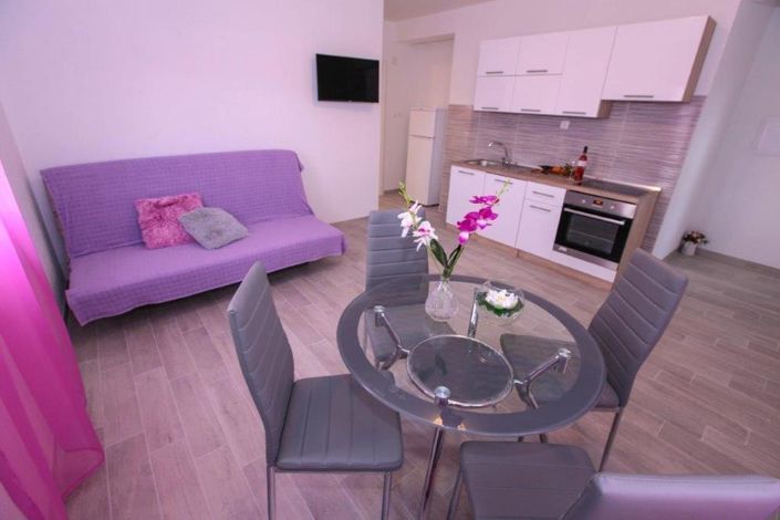 Image No.12-10 Bed Property for sale