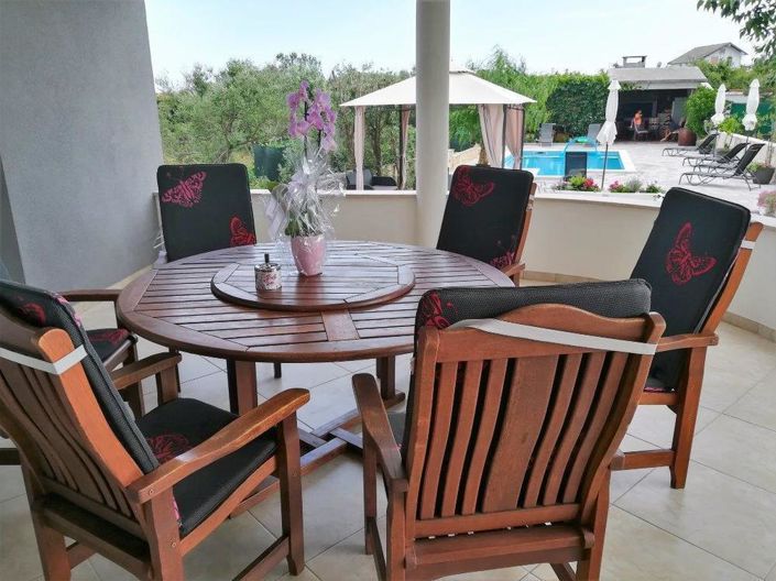 Image No.22-10 Bed Property for sale