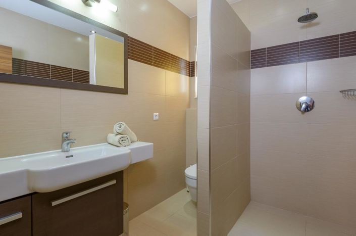 Image No.21-4 Bed Property for sale