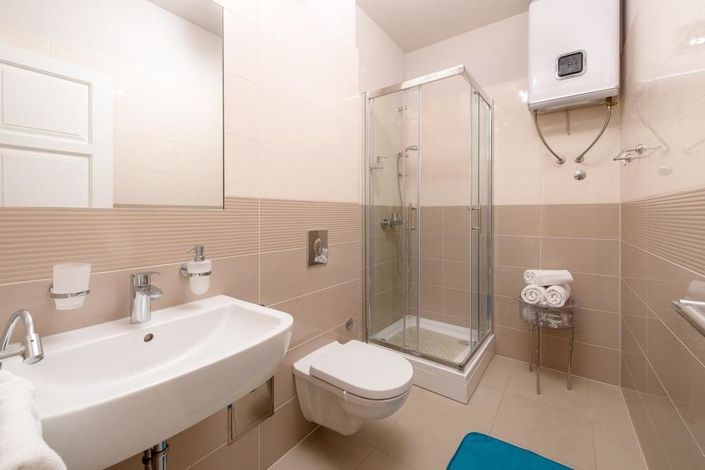 Image No.12-3 Bed Property for sale