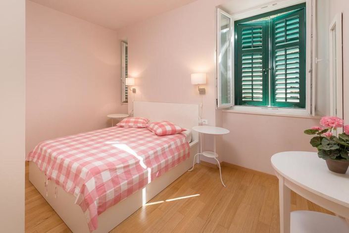 Image No.14-3 Bed Property for sale