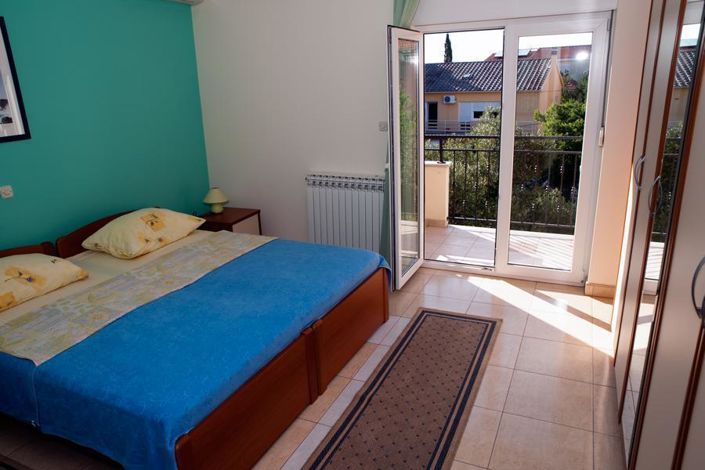 Image No.9-7 Bed Property for sale