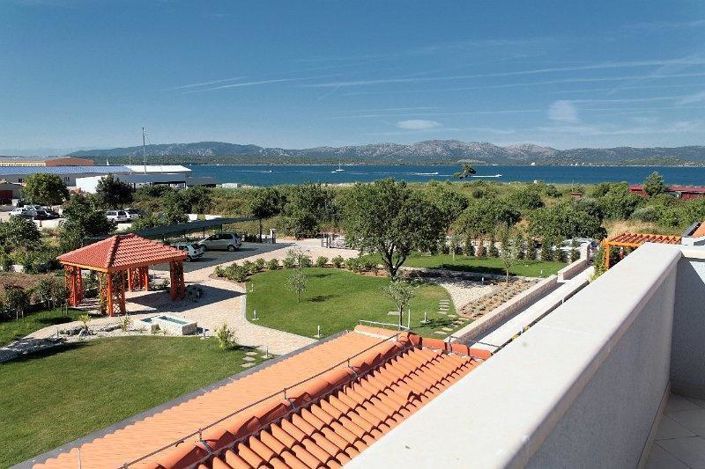 Image No.3-8 Bed Property for sale