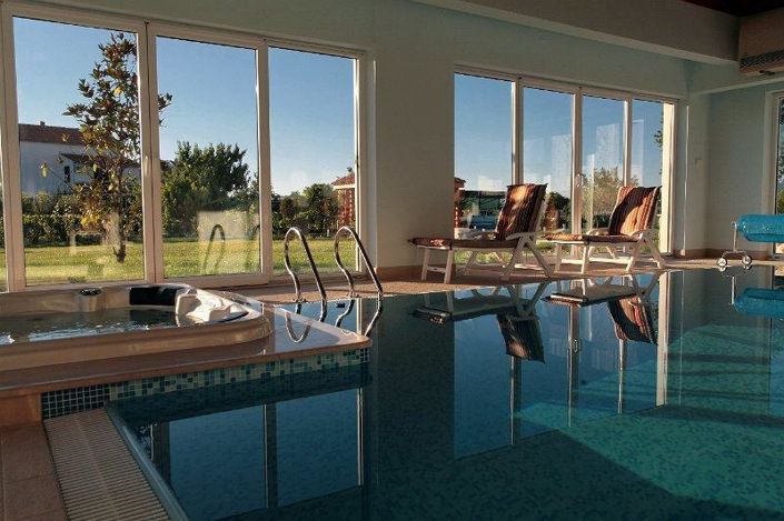 Image No.8-8 Bed Property for sale