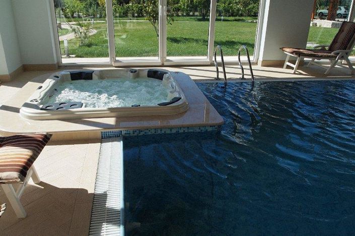 Image No.9-8 Bed Property for sale