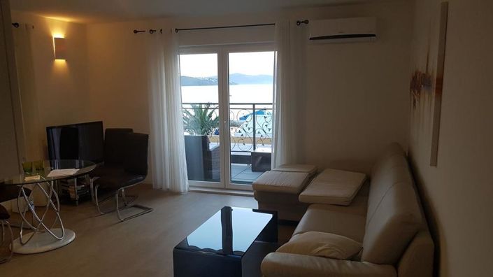 Image No.13-7 Bed Property for sale