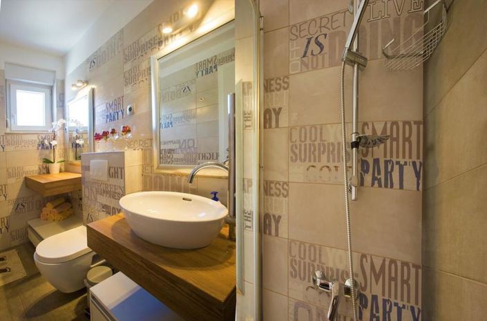 Image No.8-7 Bed Property for sale