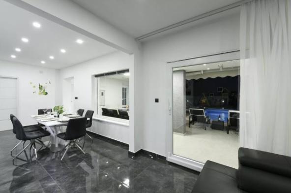 Image No.11-3 Bed Property for sale