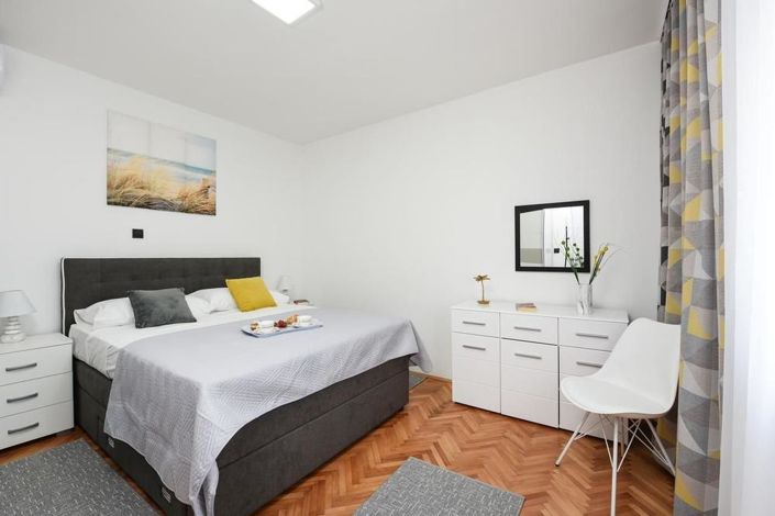 Image No.16-3 Bed Property for sale