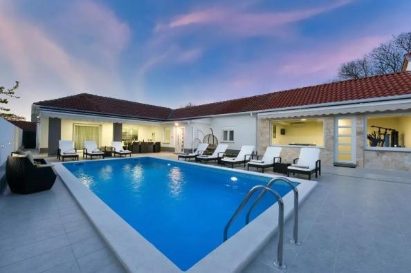 Image No.2-3 Bed Property for sale