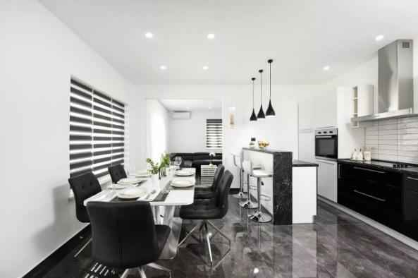 Image No.9-3 Bed Property for sale