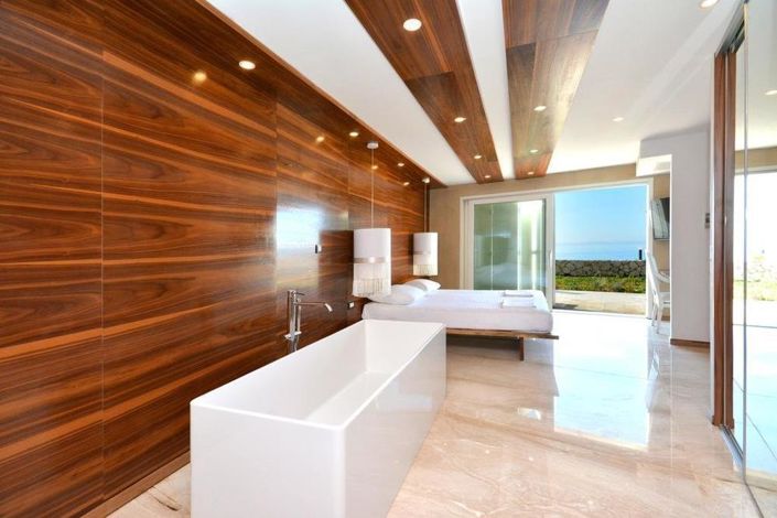 Image No.25-8 Bed Property for sale