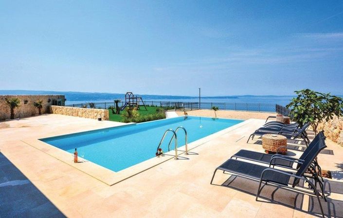 Image No.3-8 Bed Property for sale