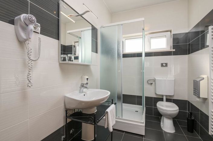 Image No.10-11 Bed Property for sale