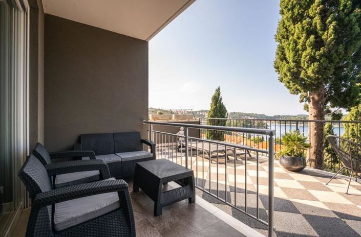 Image No.12-11 Bed Property for sale