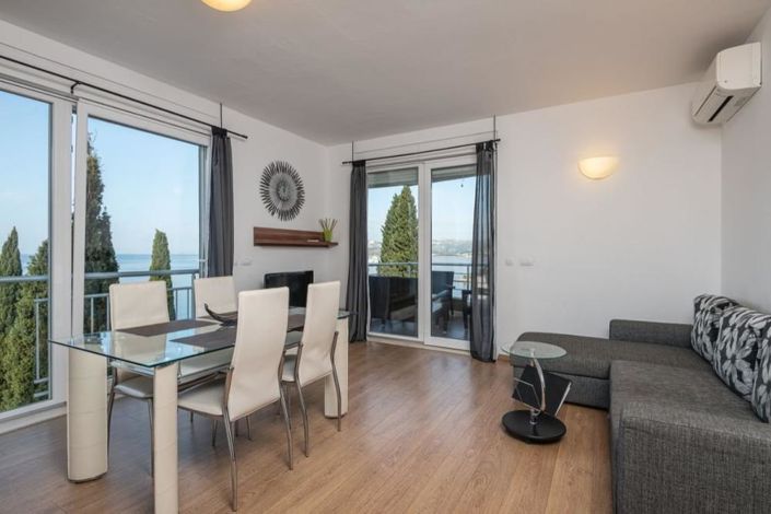 Image No.16-11 Bed Property for sale