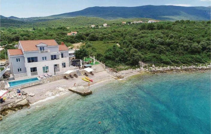 Image No.1-6 Bed Property for sale