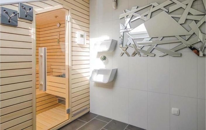 Image No.13-6 Bed Property for sale