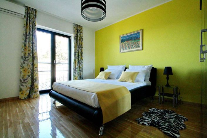 Image No.12-4 Bed Property for sale