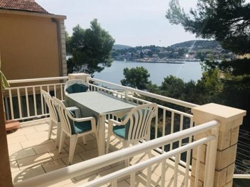 1 - Lumbarda, Property