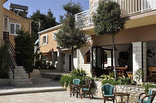 Image No.10-21 Bed Property for sale