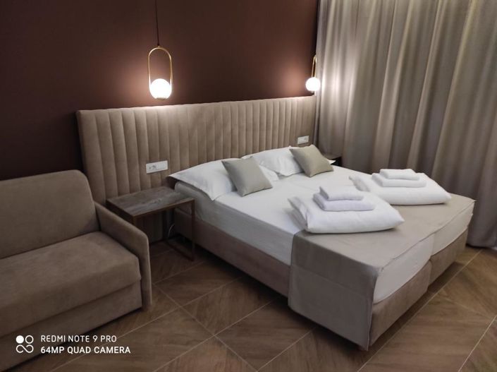 Image No.19-13 Bed Property for sale