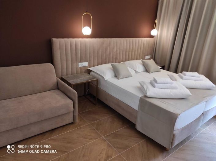 Image No.21-13 Bed Property for sale