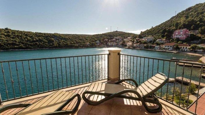 Image No.1-Propriété de 13 chambres à vendre à Croatie