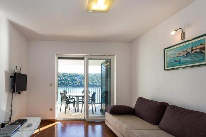 Image No.13-13 Bed Property for sale