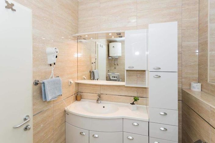 Image No.19-13 Bed Property for sale