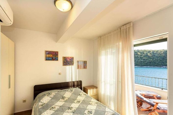 Image No.25-13 Bed Property for sale